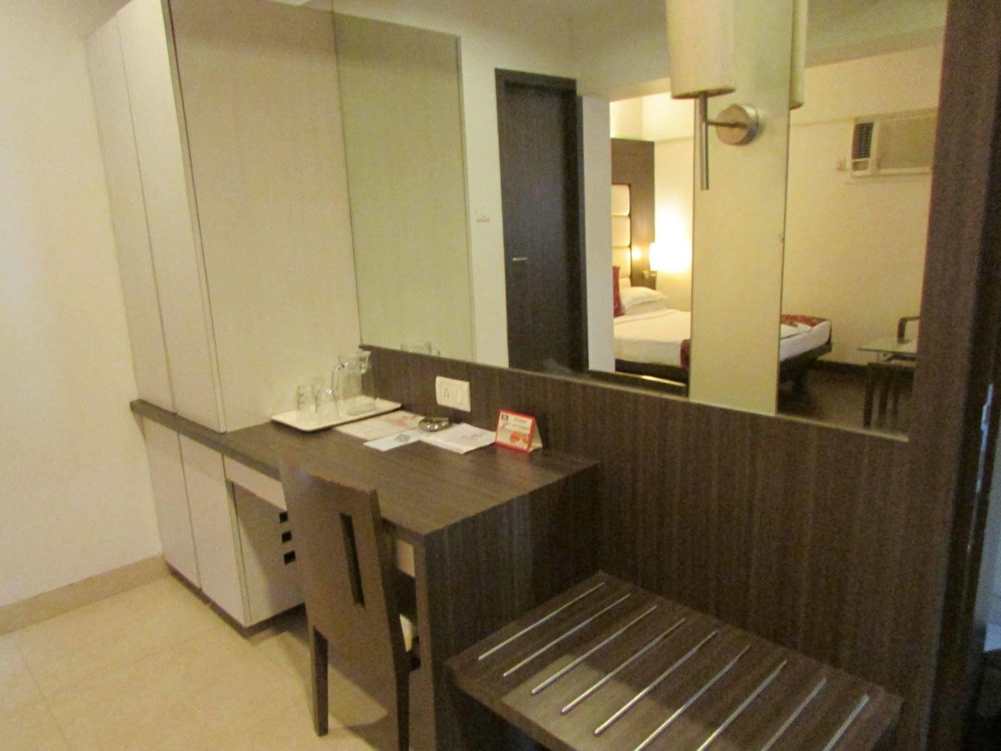 Hotel Mourya Residency Thane Ngoại thất bức ảnh