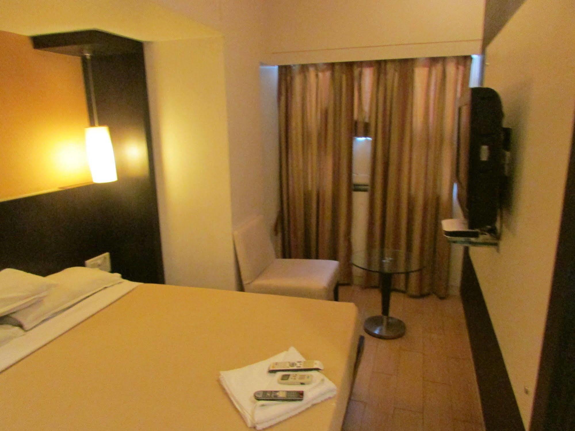 Hotel Mourya Residency Thane Ngoại thất bức ảnh