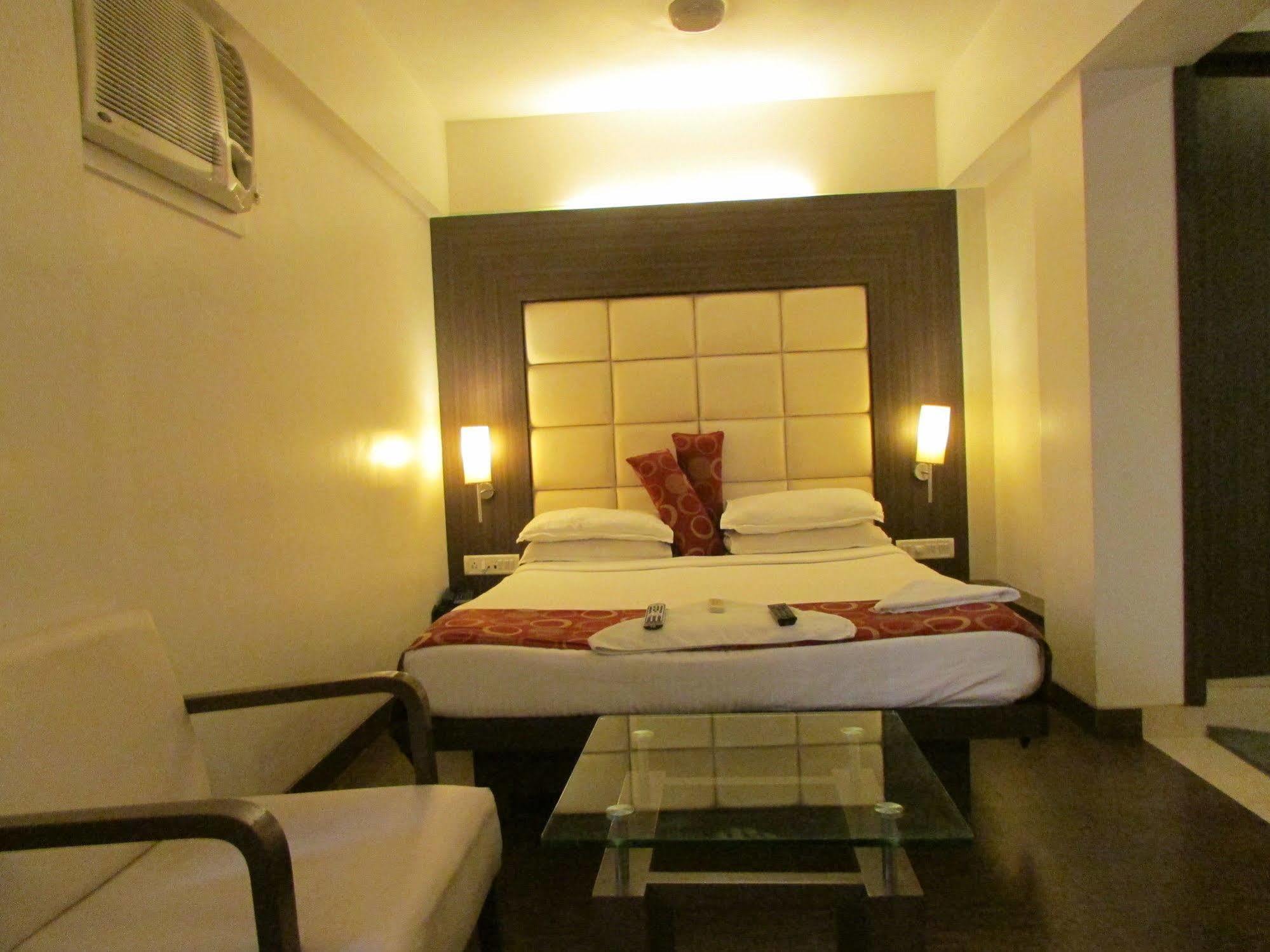 Hotel Mourya Residency Thane Ngoại thất bức ảnh