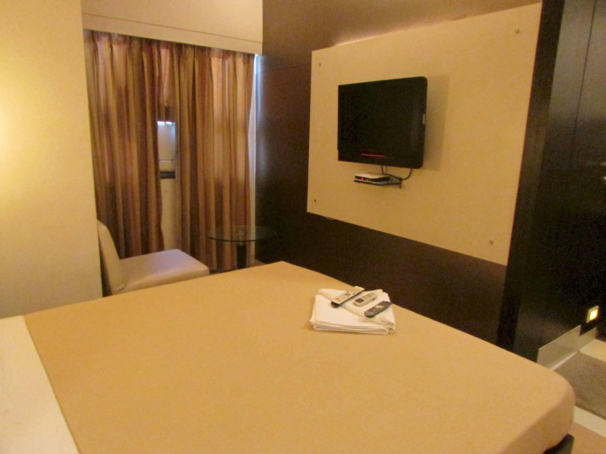 Hotel Mourya Residency Thane Ngoại thất bức ảnh