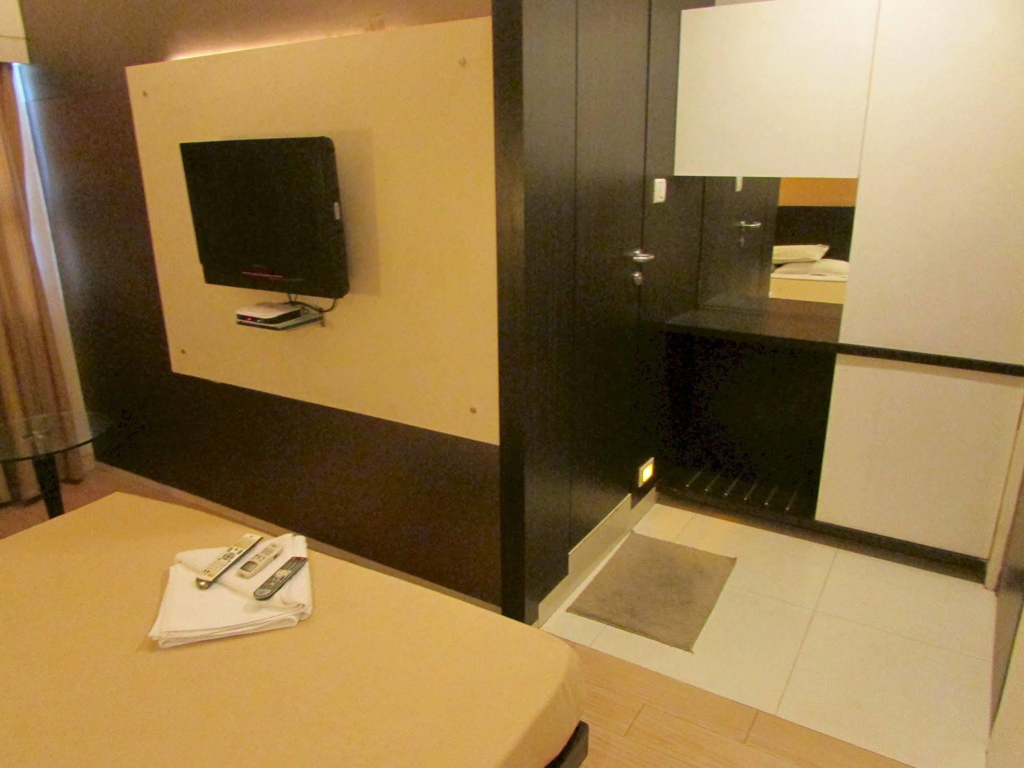Hotel Mourya Residency Thane Ngoại thất bức ảnh