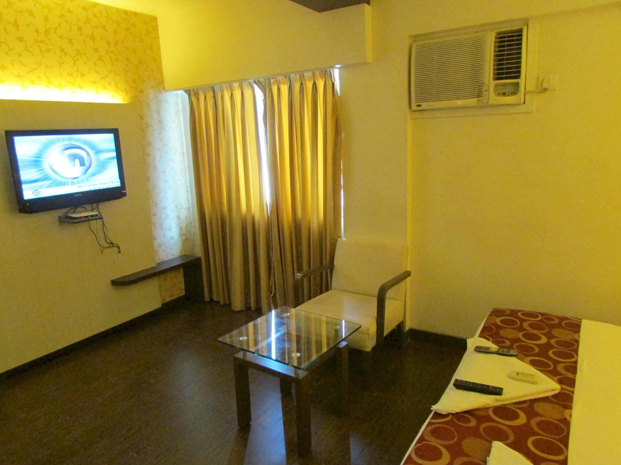Hotel Mourya Residency Thane Ngoại thất bức ảnh