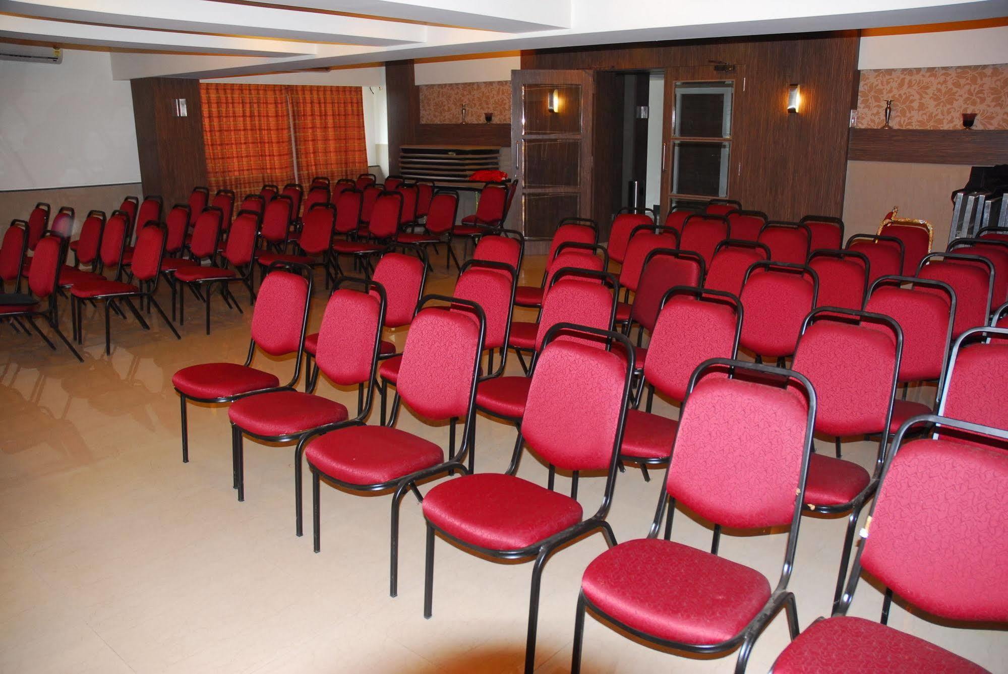 Hotel Mourya Residency Thane Ngoại thất bức ảnh
