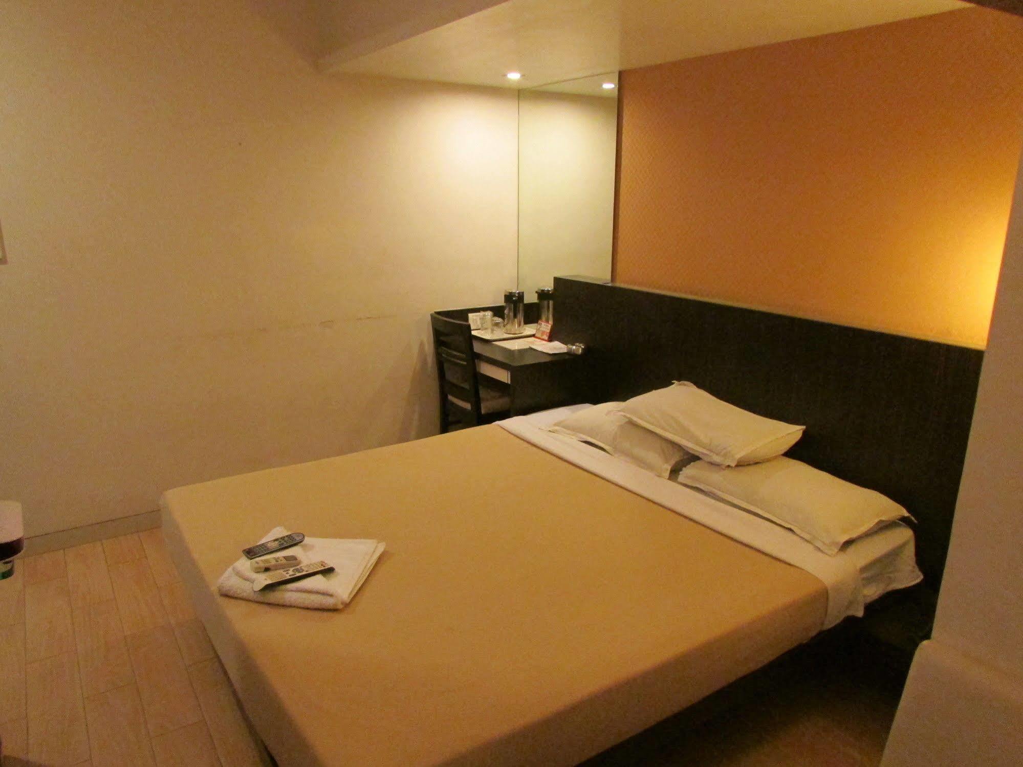 Hotel Mourya Residency Thane Ngoại thất bức ảnh
