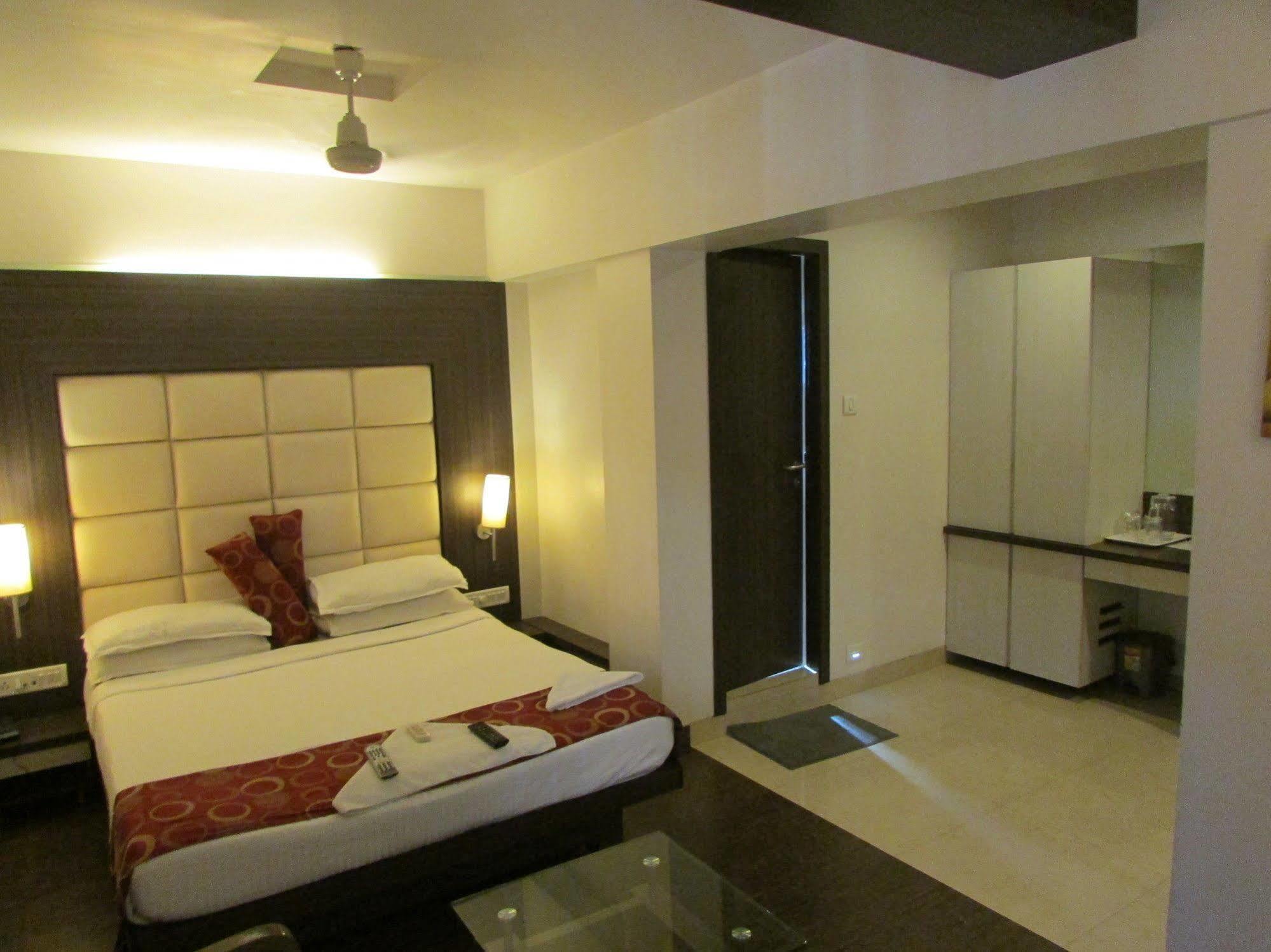 Hotel Mourya Residency Thane Ngoại thất bức ảnh