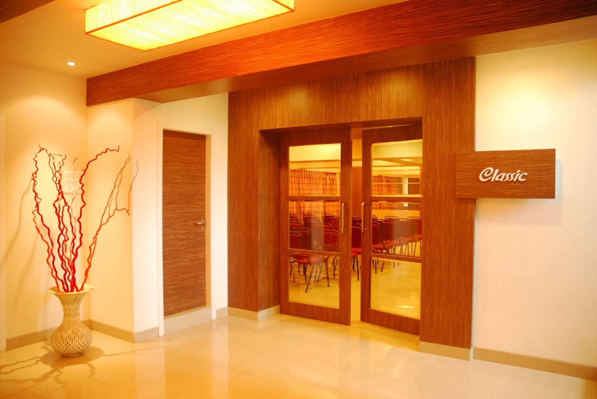 Hotel Mourya Residency Thane Ngoại thất bức ảnh